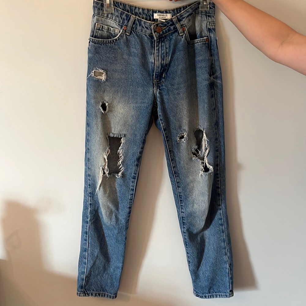 Forever 21 very cute ripped jeans size 26